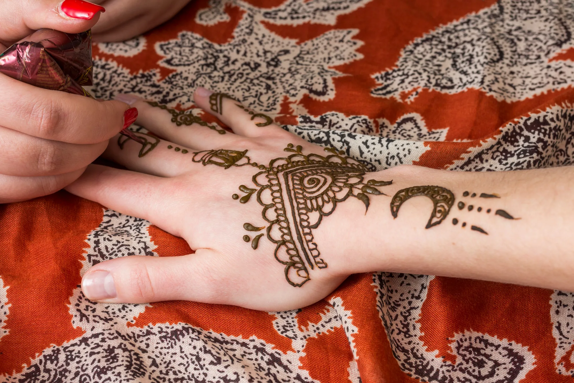 how to do henna designs at home